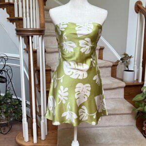 Forever 21 Silk Like Strapless Tropical Mini Dress    Medium